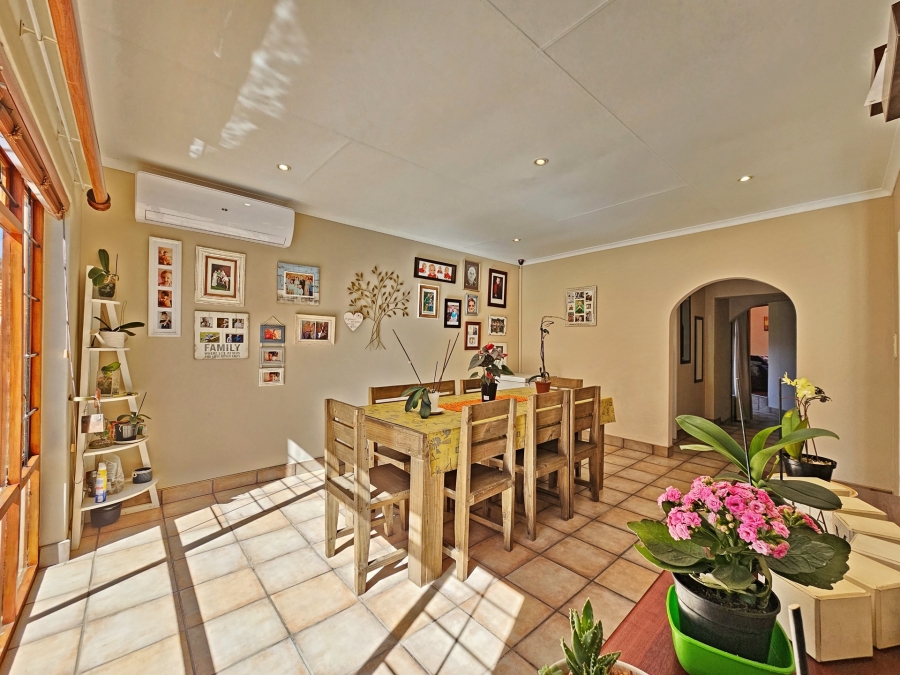 5 Bedroom Property for Sale in Moreleta Park Gauteng