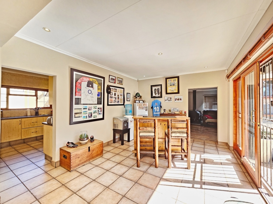 5 Bedroom Property for Sale in Moreleta Park Gauteng