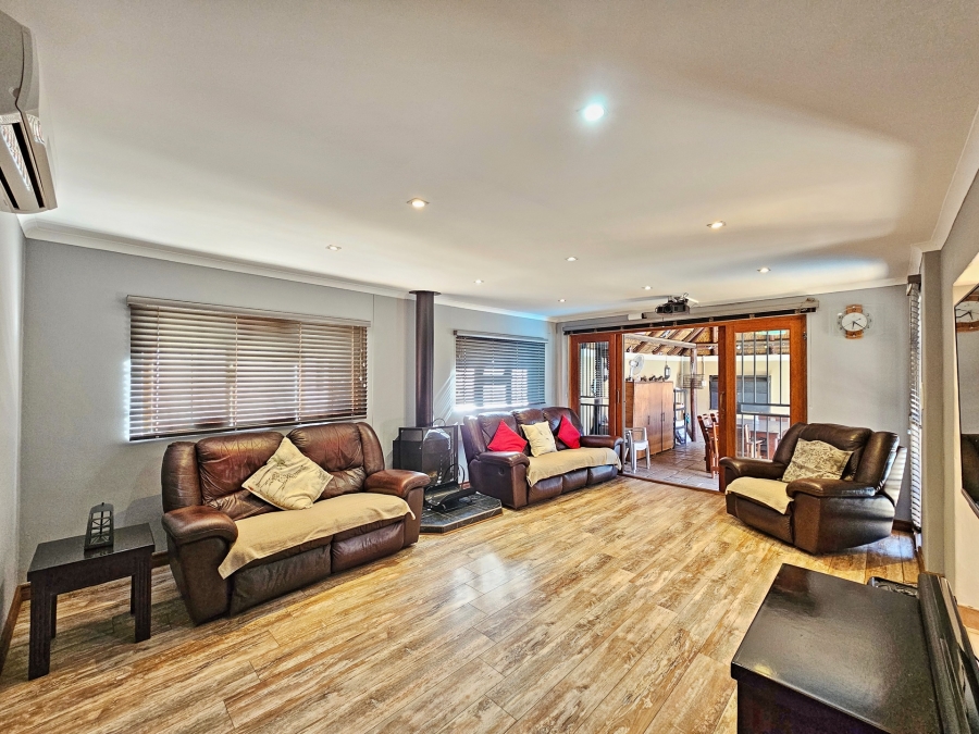 5 Bedroom Property for Sale in Moreleta Park Gauteng