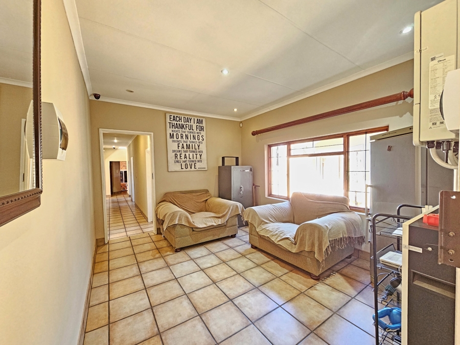 5 Bedroom Property for Sale in Moreleta Park Gauteng