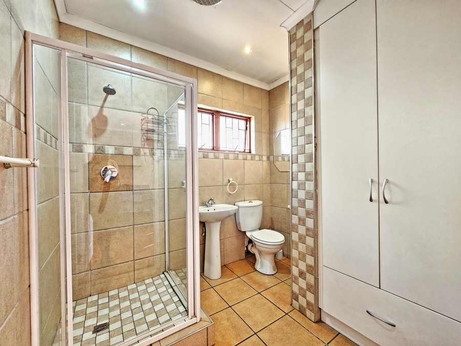 5 Bedroom Property for Sale in Moreleta Park Gauteng
