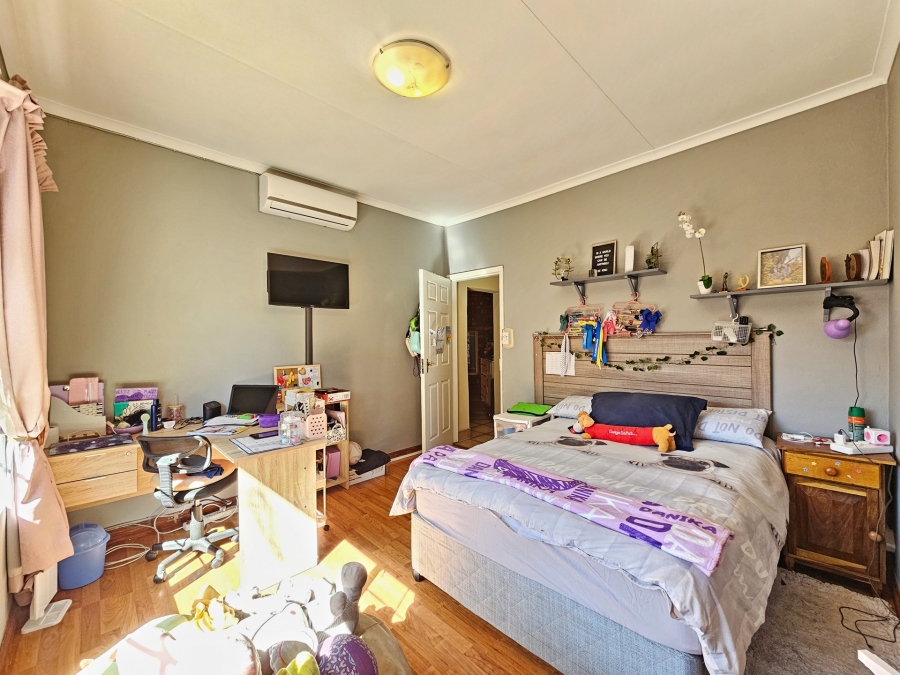 5 Bedroom Property for Sale in Moreleta Park Gauteng