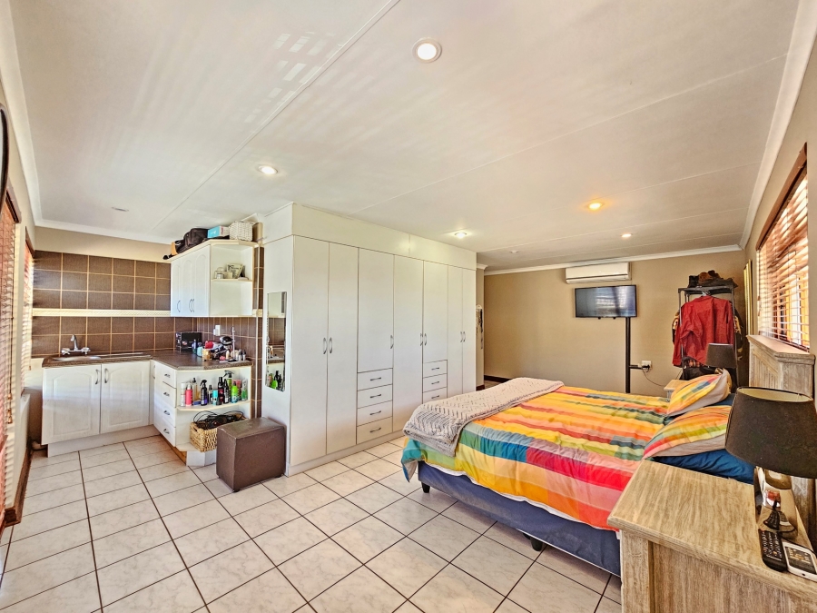 5 Bedroom Property for Sale in Moreleta Park Gauteng