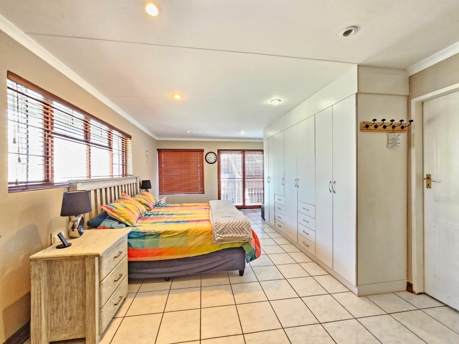 5 Bedroom Property for Sale in Moreleta Park Gauteng