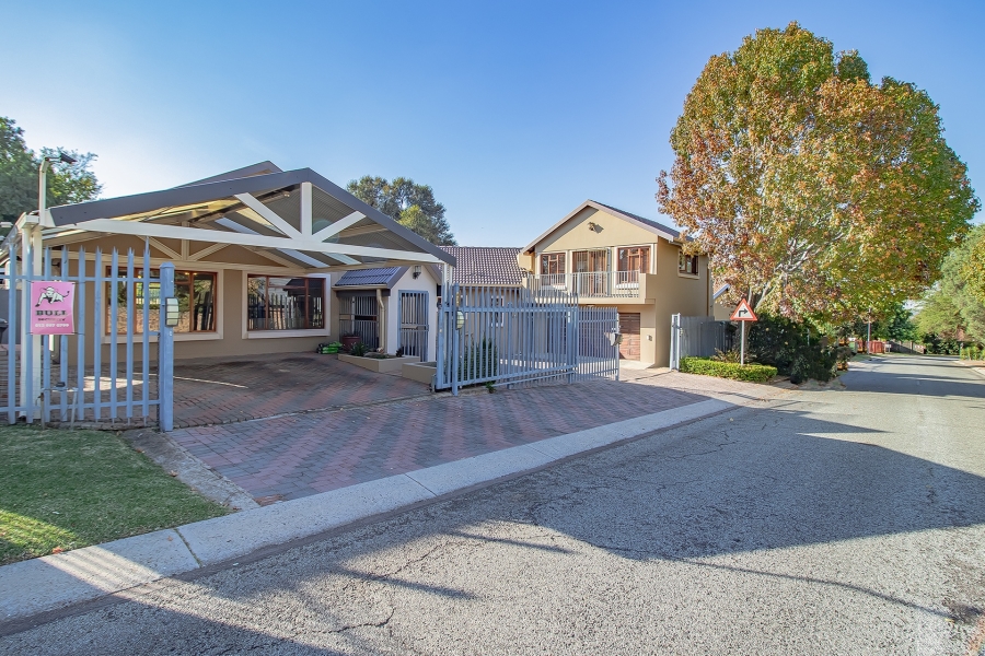 5 Bedroom Property for Sale in Moreleta Park Gauteng