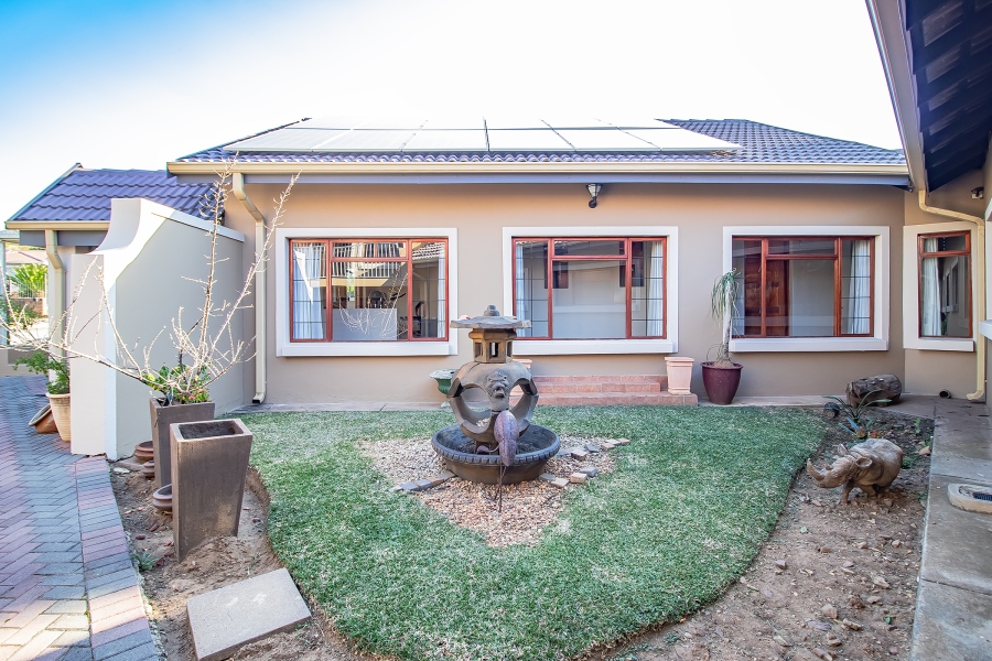5 Bedroom Property for Sale in Moreleta Park Gauteng