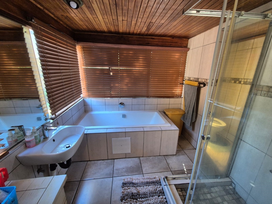 3 Bedroom Property for Sale in Eldoraigne Gauteng