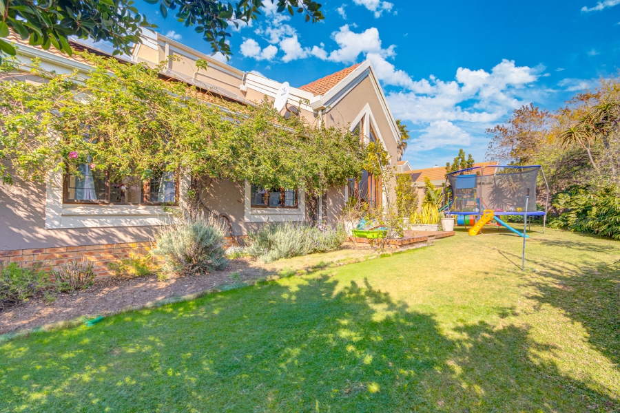 3 Bedroom Property for Sale in Broadacres Gauteng