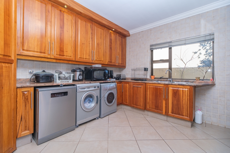 4 Bedroom Property for Sale in Ruimsig Country Estate Gauteng