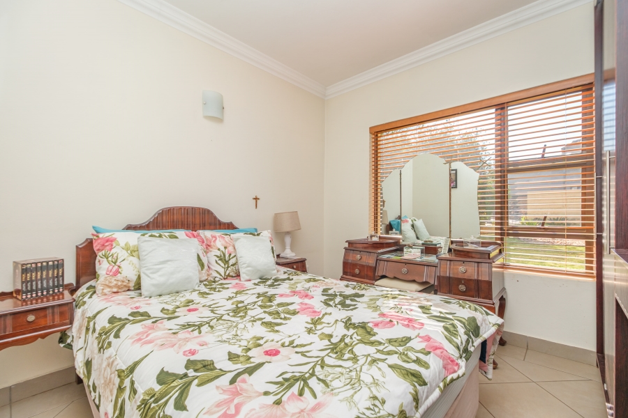 4 Bedroom Property for Sale in Ruimsig Country Estate Gauteng