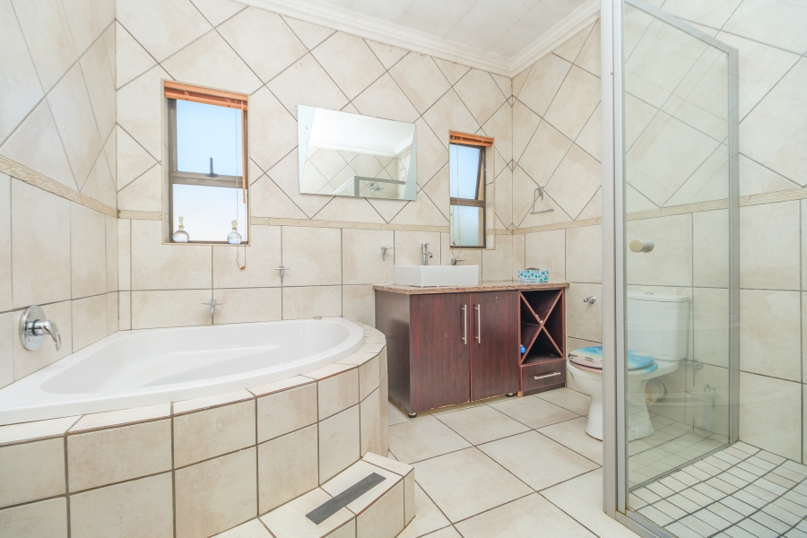 4 Bedroom Property for Sale in Ruimsig Country Estate Gauteng