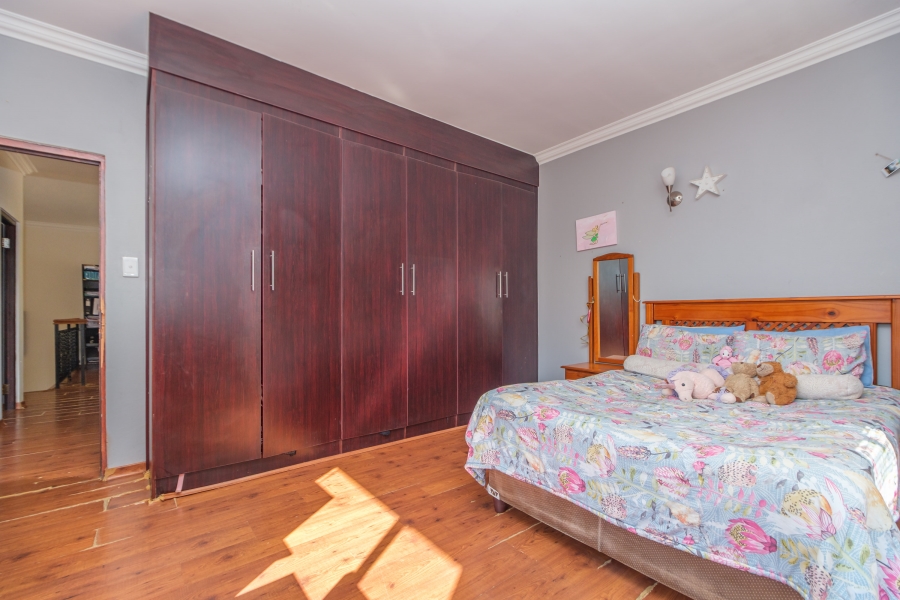 4 Bedroom Property for Sale in Ruimsig Country Estate Gauteng