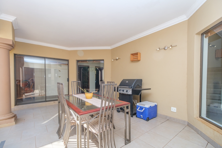 4 Bedroom Property for Sale in Ruimsig Country Estate Gauteng