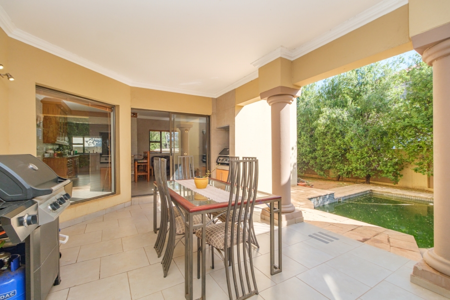 4 Bedroom Property for Sale in Ruimsig Country Estate Gauteng