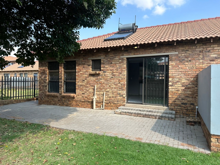 2 Bedroom Property for Sale in Groblerpark Gauteng