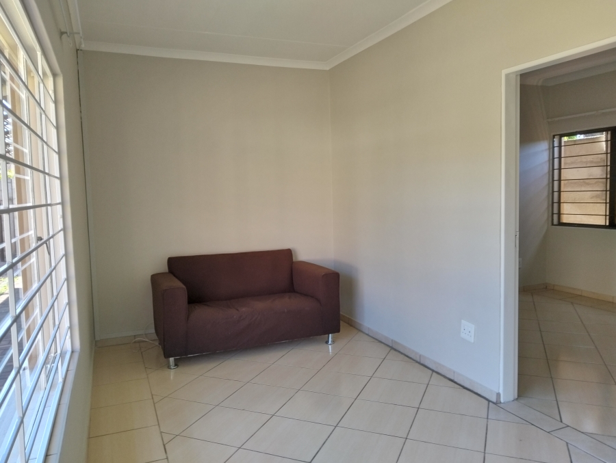 To Let 1 Bedroom Property for Rent in Linden Gauteng
