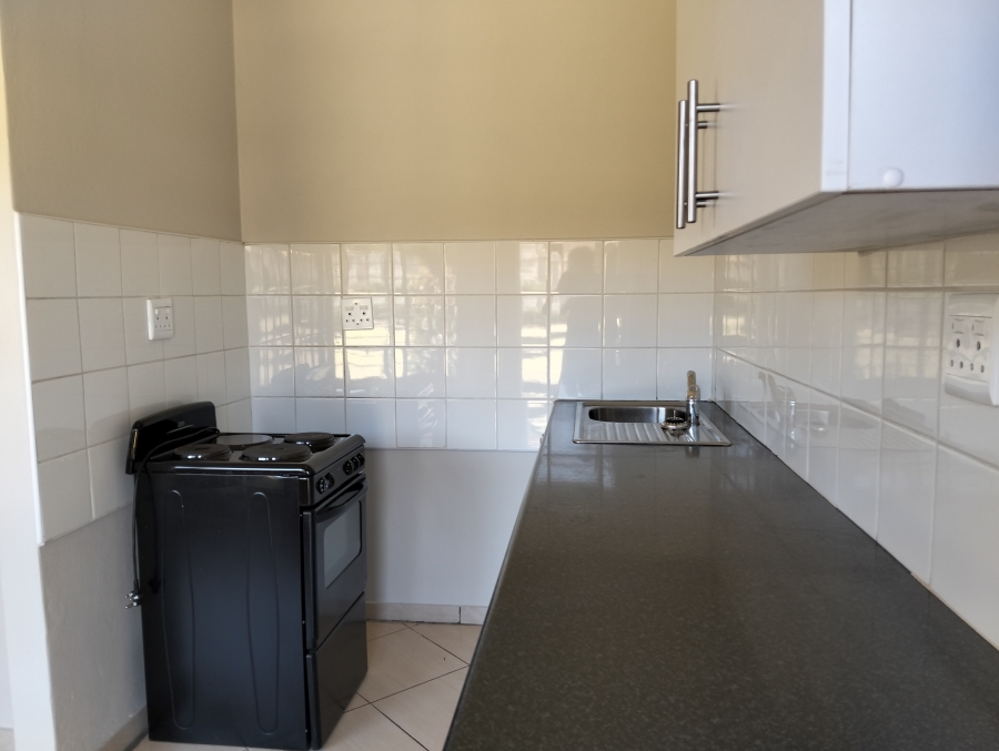 To Let 1 Bedroom Property for Rent in Linden Gauteng
