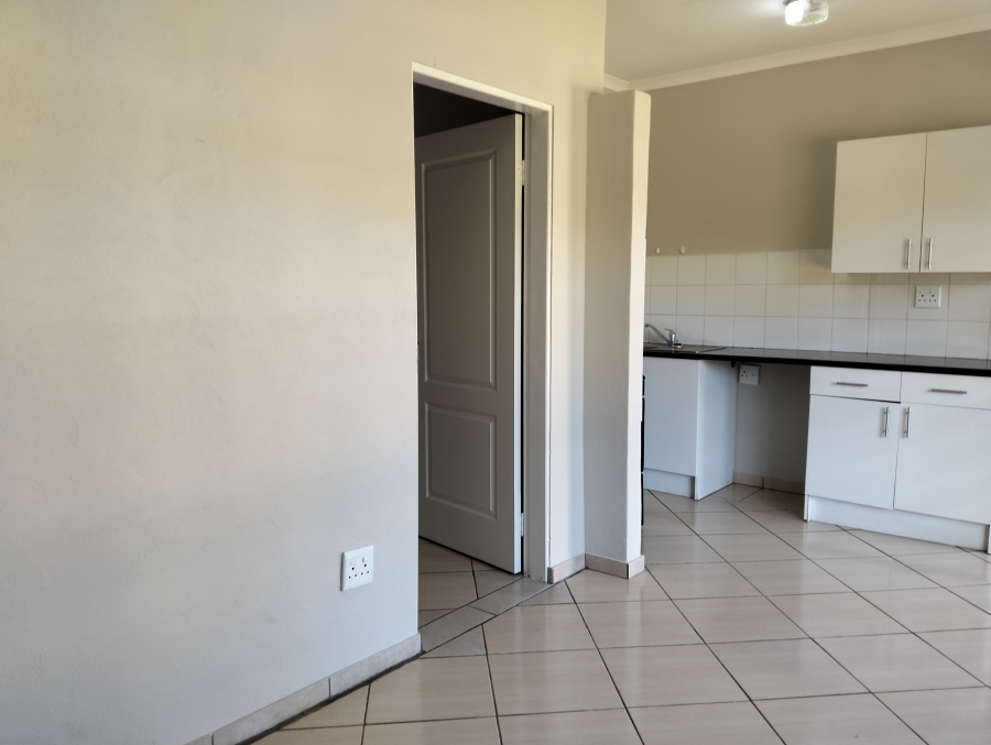 To Let 1 Bedroom Property for Rent in Linden Gauteng
