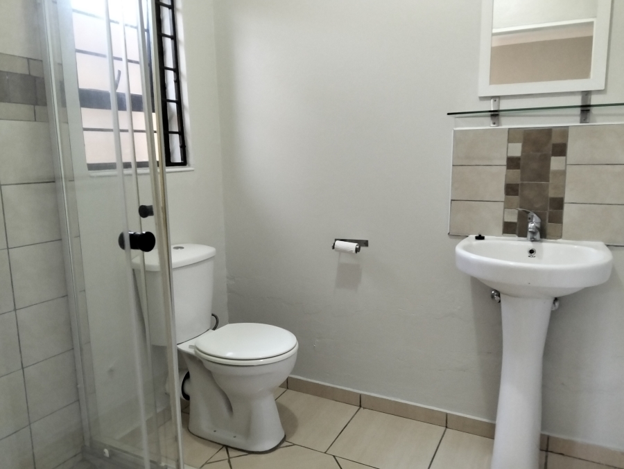 To Let 1 Bedroom Property for Rent in Linden Gauteng