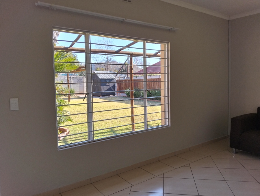 To Let 1 Bedroom Property for Rent in Linden Gauteng