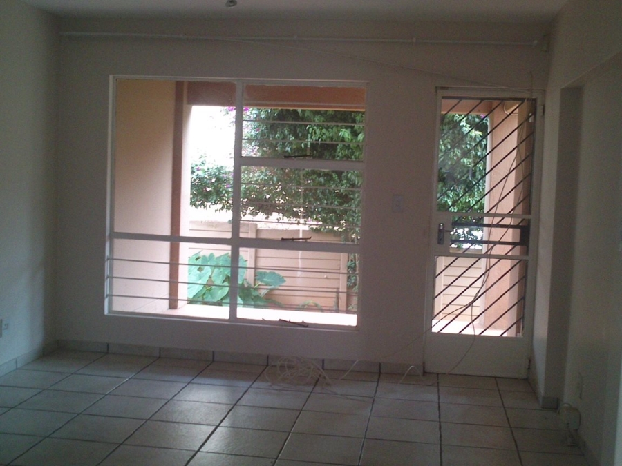 To Let 2 Bedroom Property for Rent in Roodekrans Gauteng