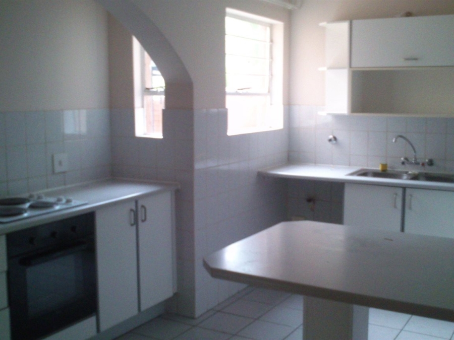 To Let 2 Bedroom Property for Rent in Roodekrans Gauteng
