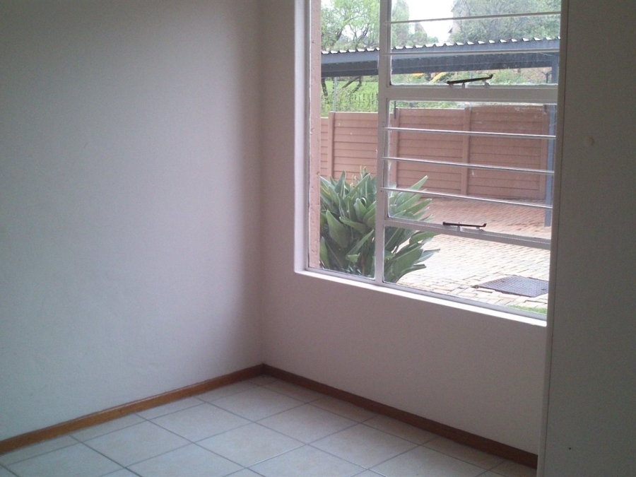 To Let 2 Bedroom Property for Rent in Roodekrans Gauteng