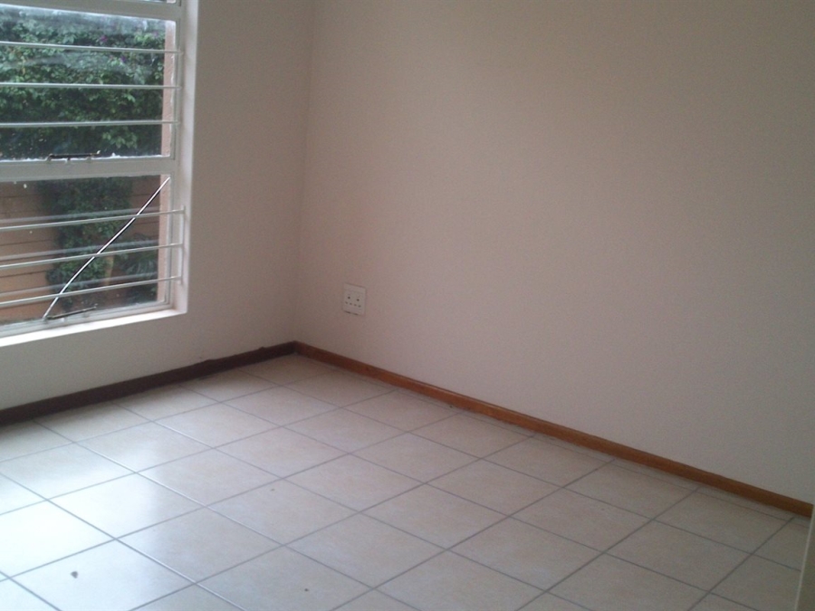 To Let 2 Bedroom Property for Rent in Roodekrans Gauteng