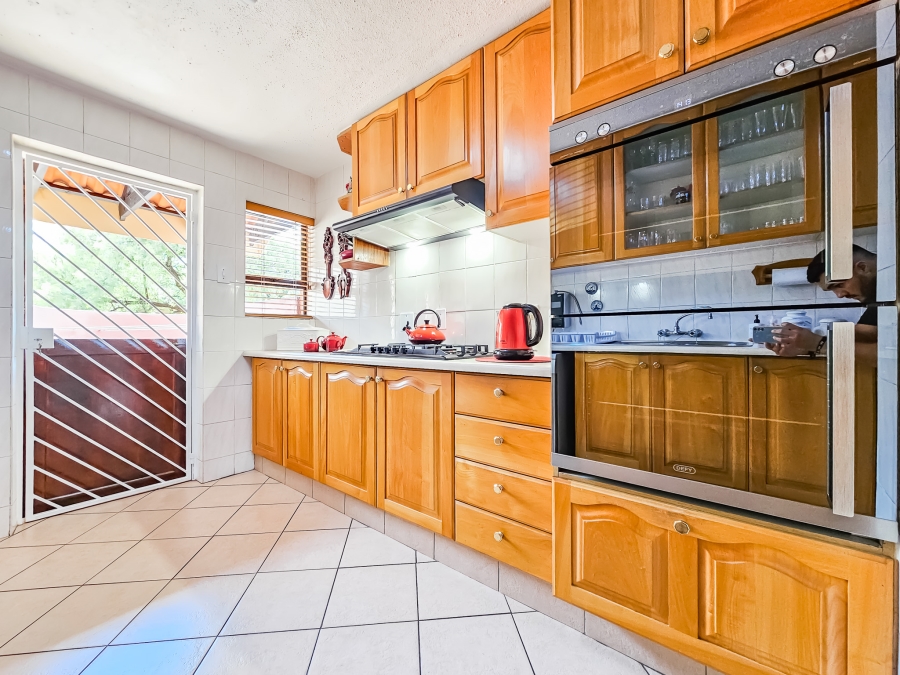 3 Bedroom Property for Sale in Faerie Glen Gauteng