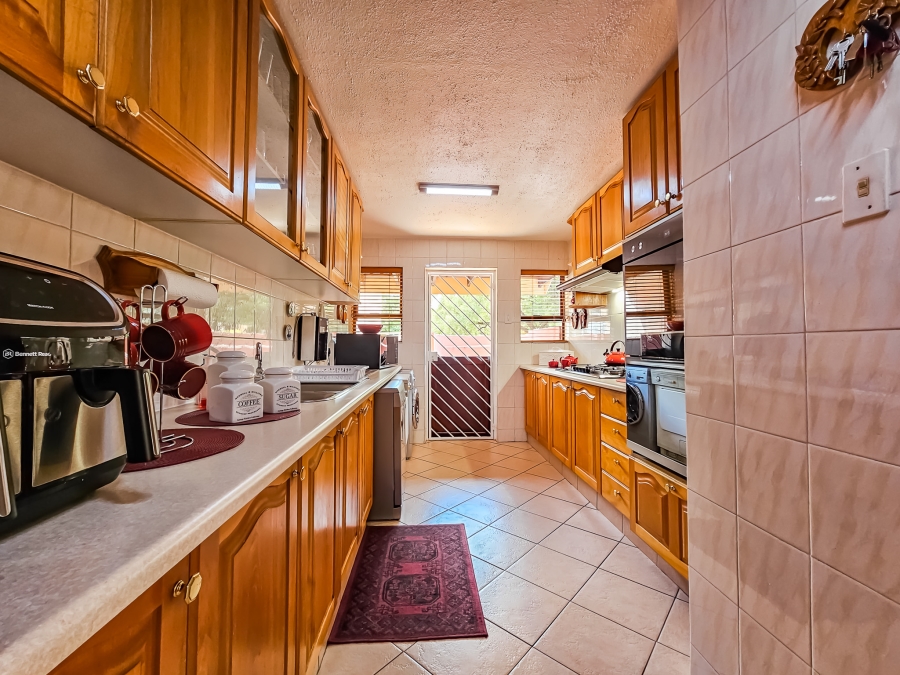 3 Bedroom Property for Sale in Faerie Glen Gauteng