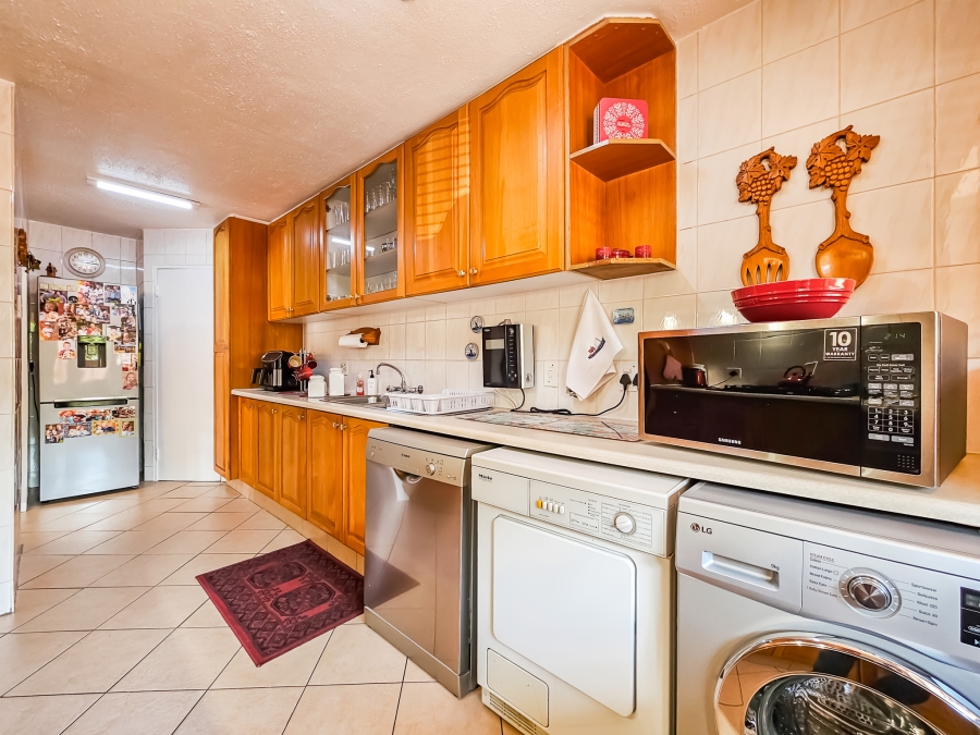 3 Bedroom Property for Sale in Faerie Glen Gauteng