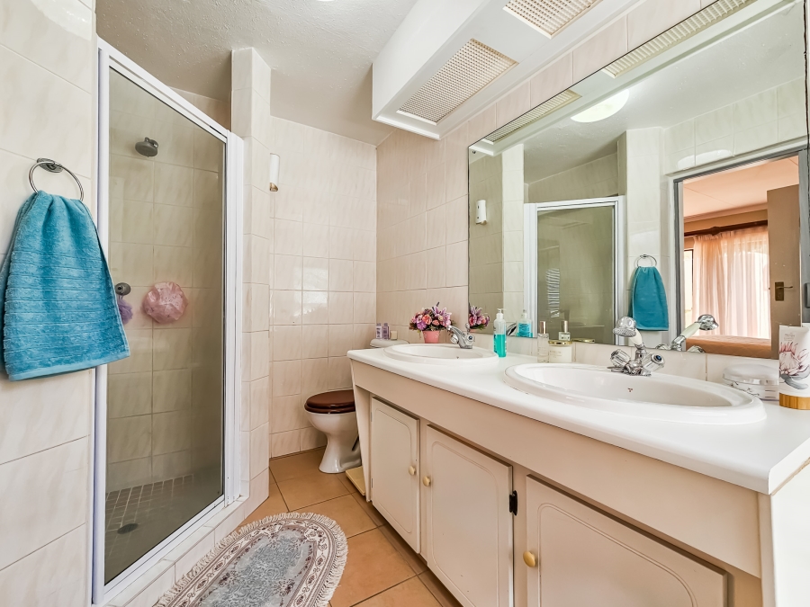 3 Bedroom Property for Sale in Faerie Glen Gauteng