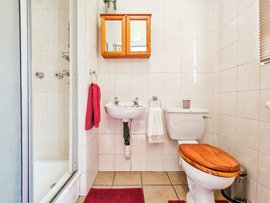 3 Bedroom Property for Sale in Faerie Glen Gauteng