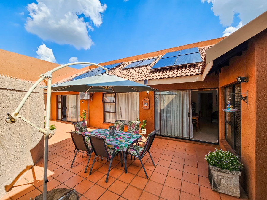 3 Bedroom Property for Sale in Faerie Glen Gauteng