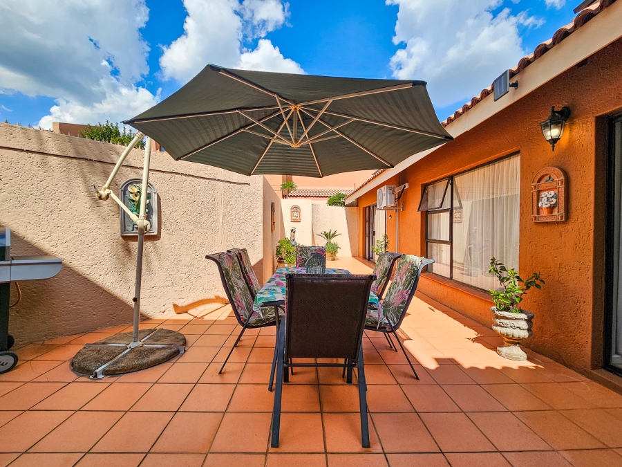3 Bedroom Property for Sale in Faerie Glen Gauteng
