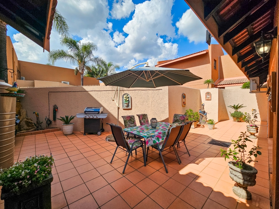 3 Bedroom Property for Sale in Faerie Glen Gauteng