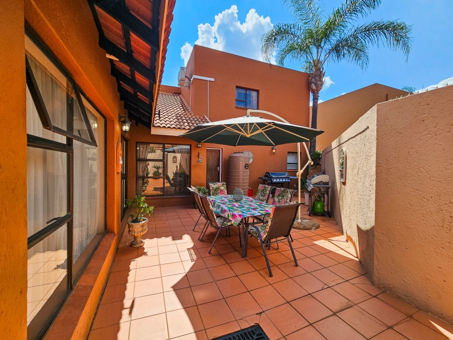 3 Bedroom Property for Sale in Faerie Glen Gauteng