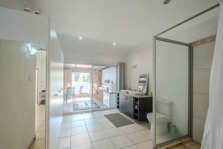 6 Bedroom Property for Sale in Waterkloof Ridge Gauteng