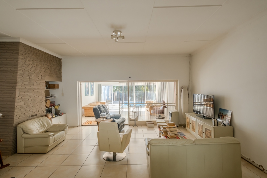6 Bedroom Property for Sale in Waterkloof Ridge Gauteng