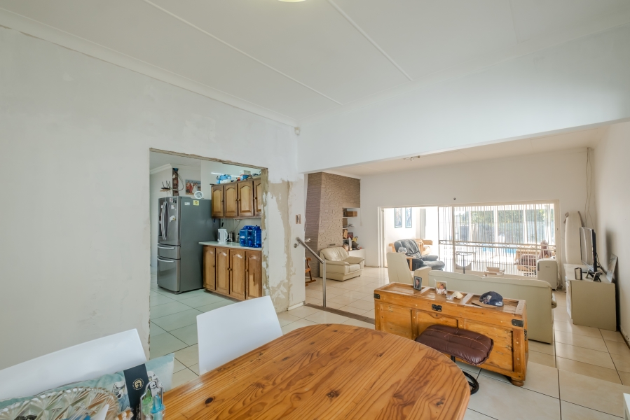 6 Bedroom Property for Sale in Waterkloof Ridge Gauteng