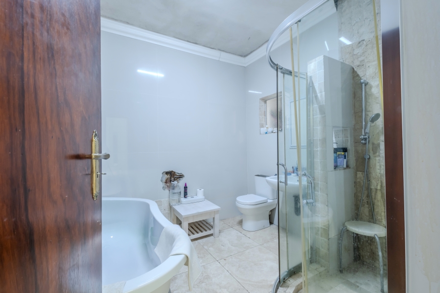 6 Bedroom Property for Sale in Waterkloof Ridge Gauteng