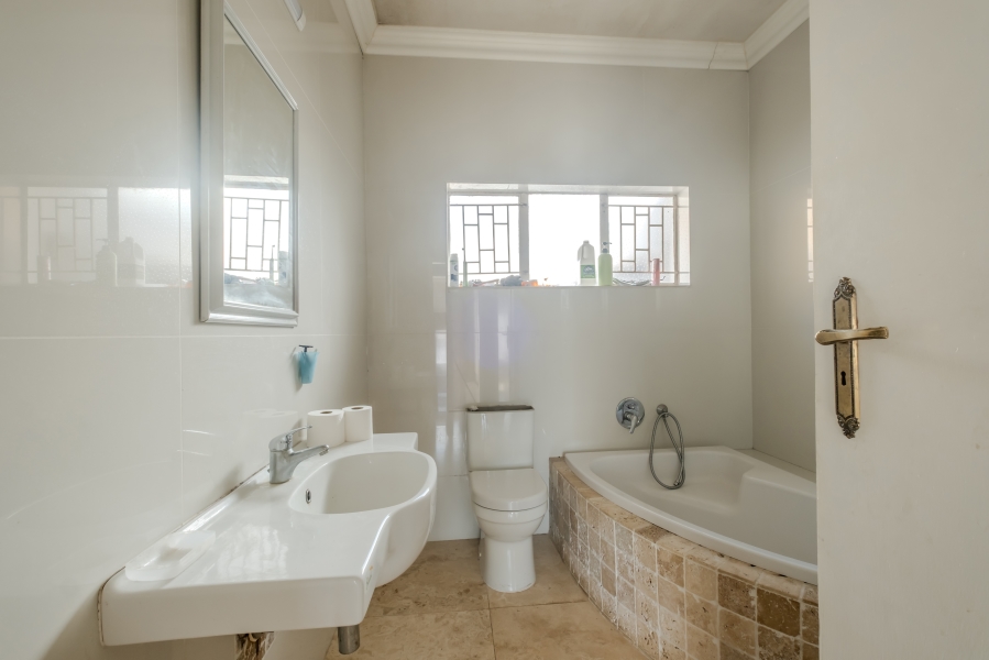 6 Bedroom Property for Sale in Waterkloof Ridge Gauteng