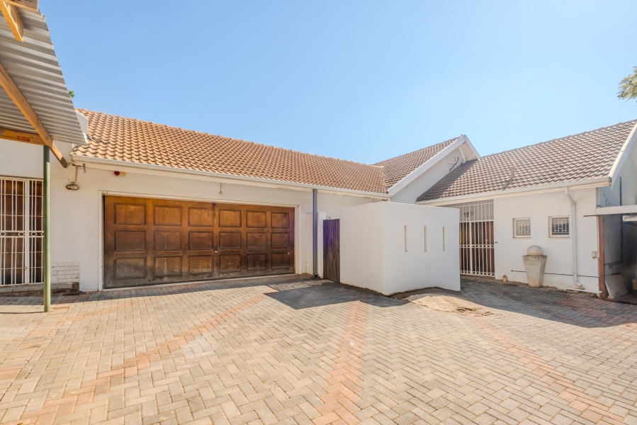 6 Bedroom Property for Sale in Waterkloof Ridge Gauteng