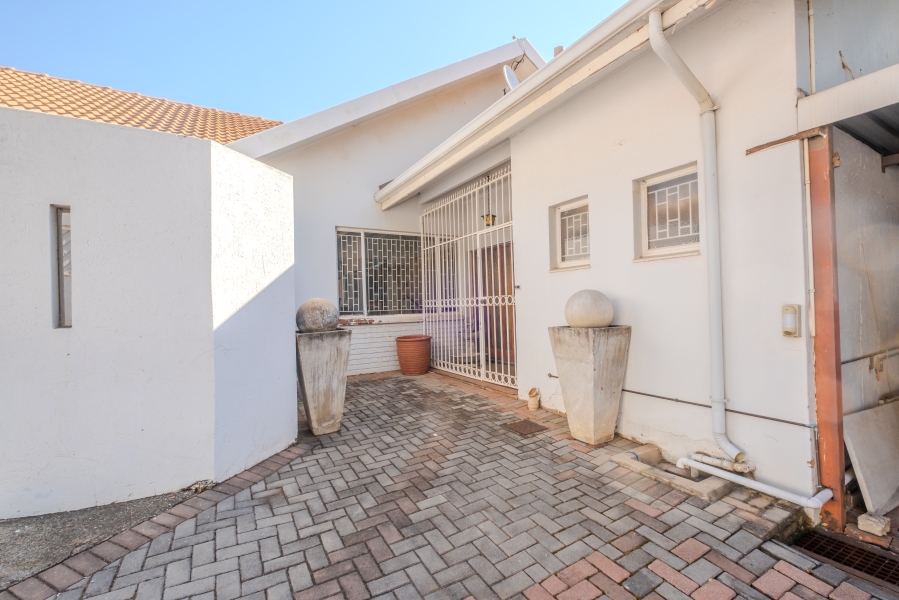6 Bedroom Property for Sale in Waterkloof Ridge Gauteng