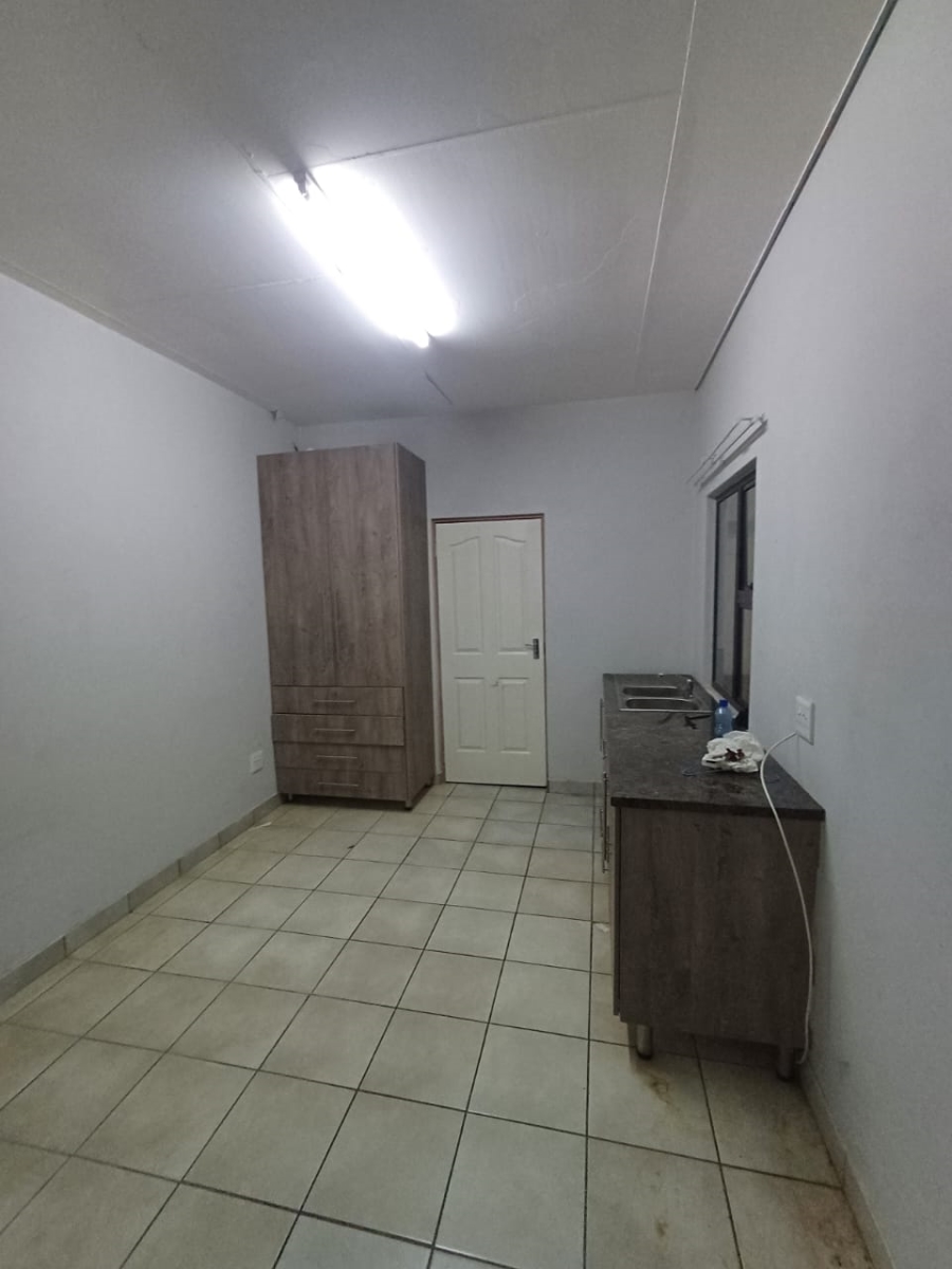 To Let 1 Bedroom Property for Rent in Kew Gauteng