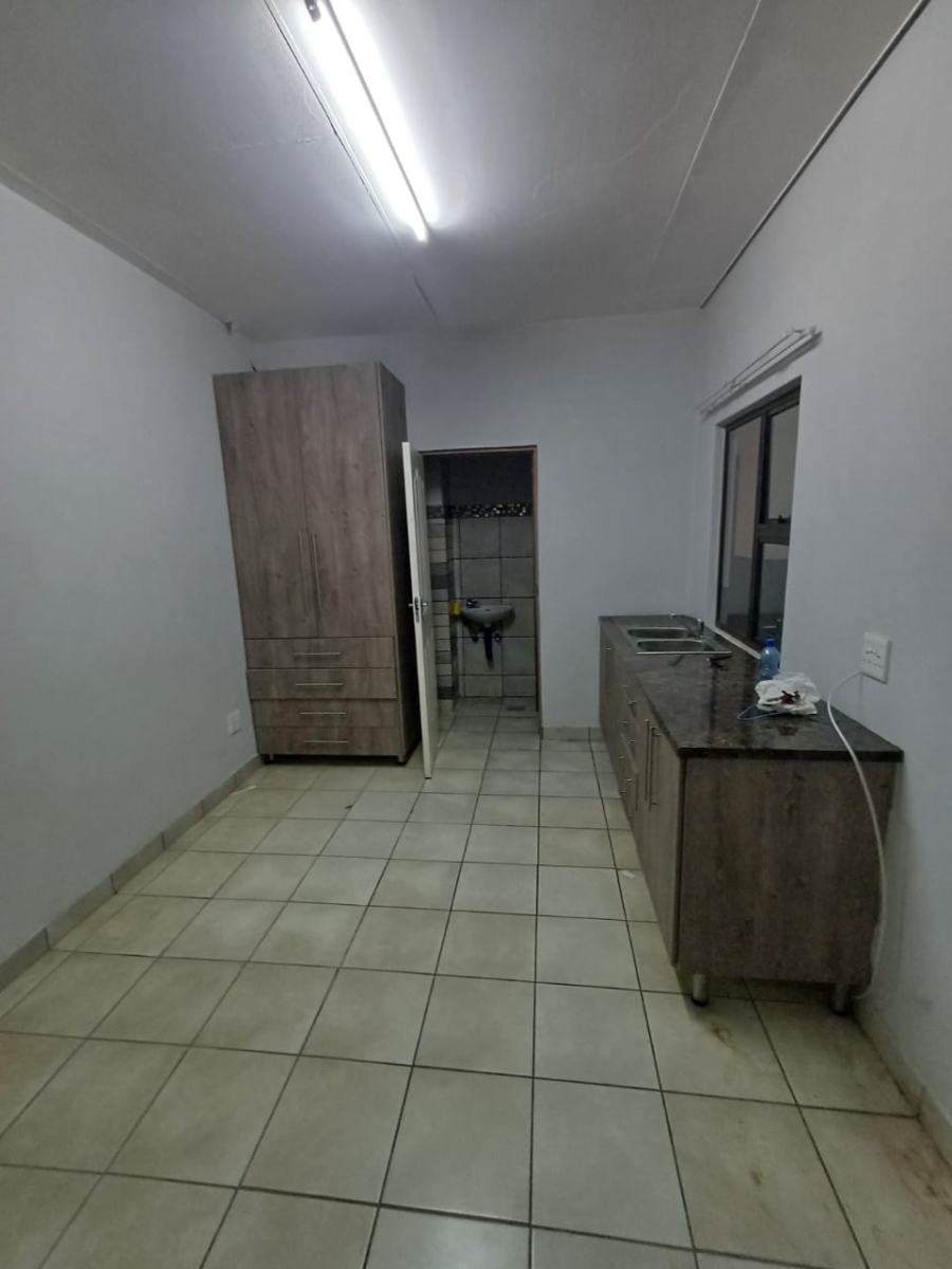 To Let 1 Bedroom Property for Rent in Kew Gauteng
