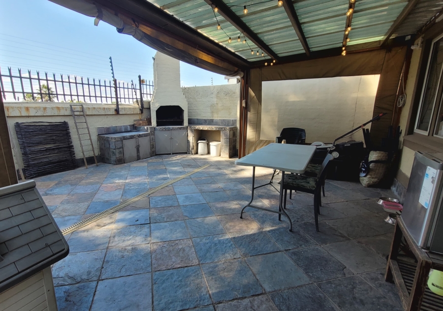 2 Bedroom Property for Sale in Equestria Gauteng