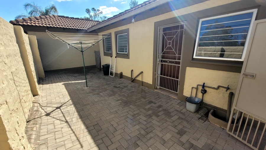 2 Bedroom Property for Sale in Equestria Gauteng