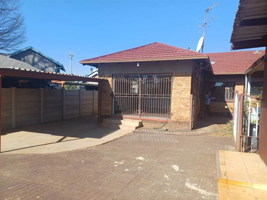 3 Bedroom Property for Sale in Raceview Gauteng