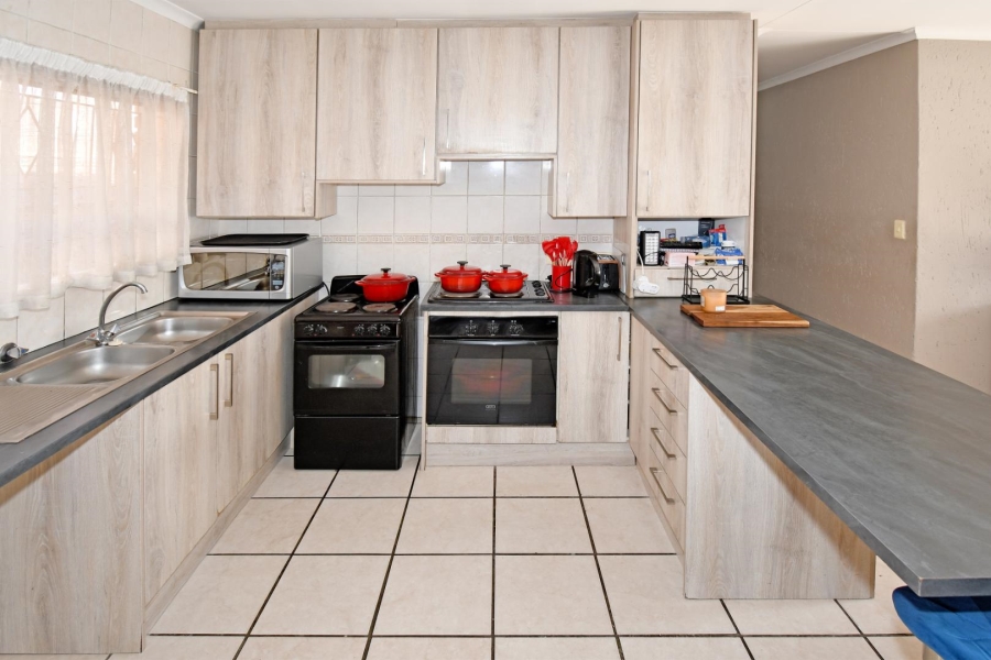 3 Bedroom Property for Sale in Buccleuch Gauteng